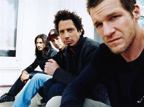 Black Hole Sun - Audioslave's ethereal masterpiece juxtaposes haunting melodies with thunderous riffs